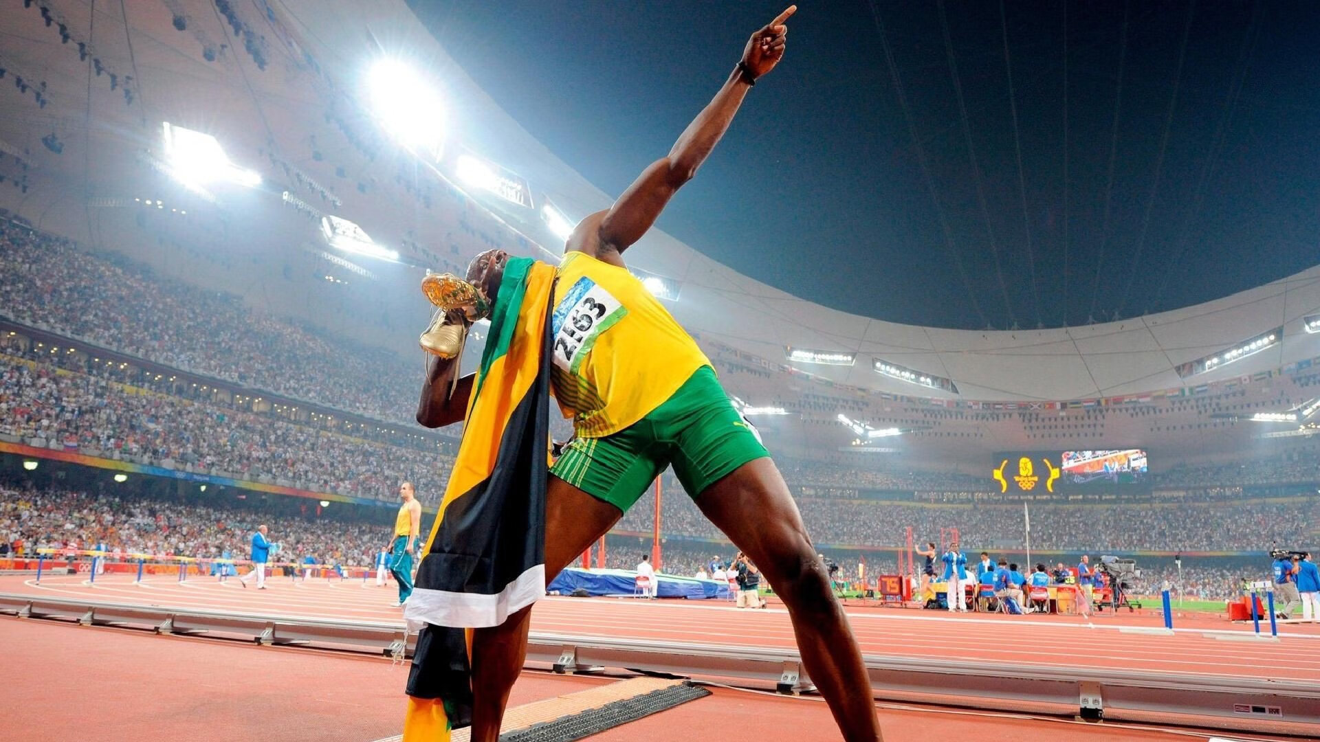 快速突破配合中锋得分频繁，中锋打法跑位